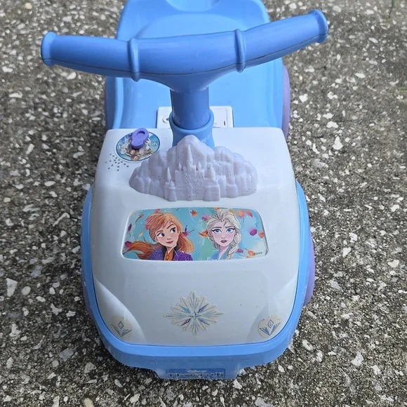 Disney Frozen 2 Lights N Sounds Ride Toy Car - Picture 8 of 10